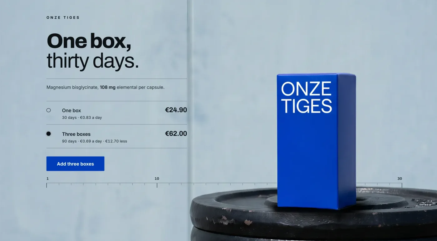 A blue supplement box photographed standing on a stone plate, beside a two-line choice, one box at €24.90 for thirty days, three boxes at €62.00 for ninety days and €12.70 less.